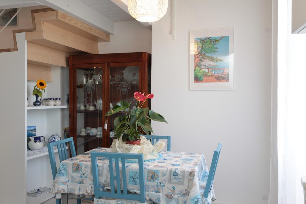 Desy'S House Villa Minori Exterior photo
